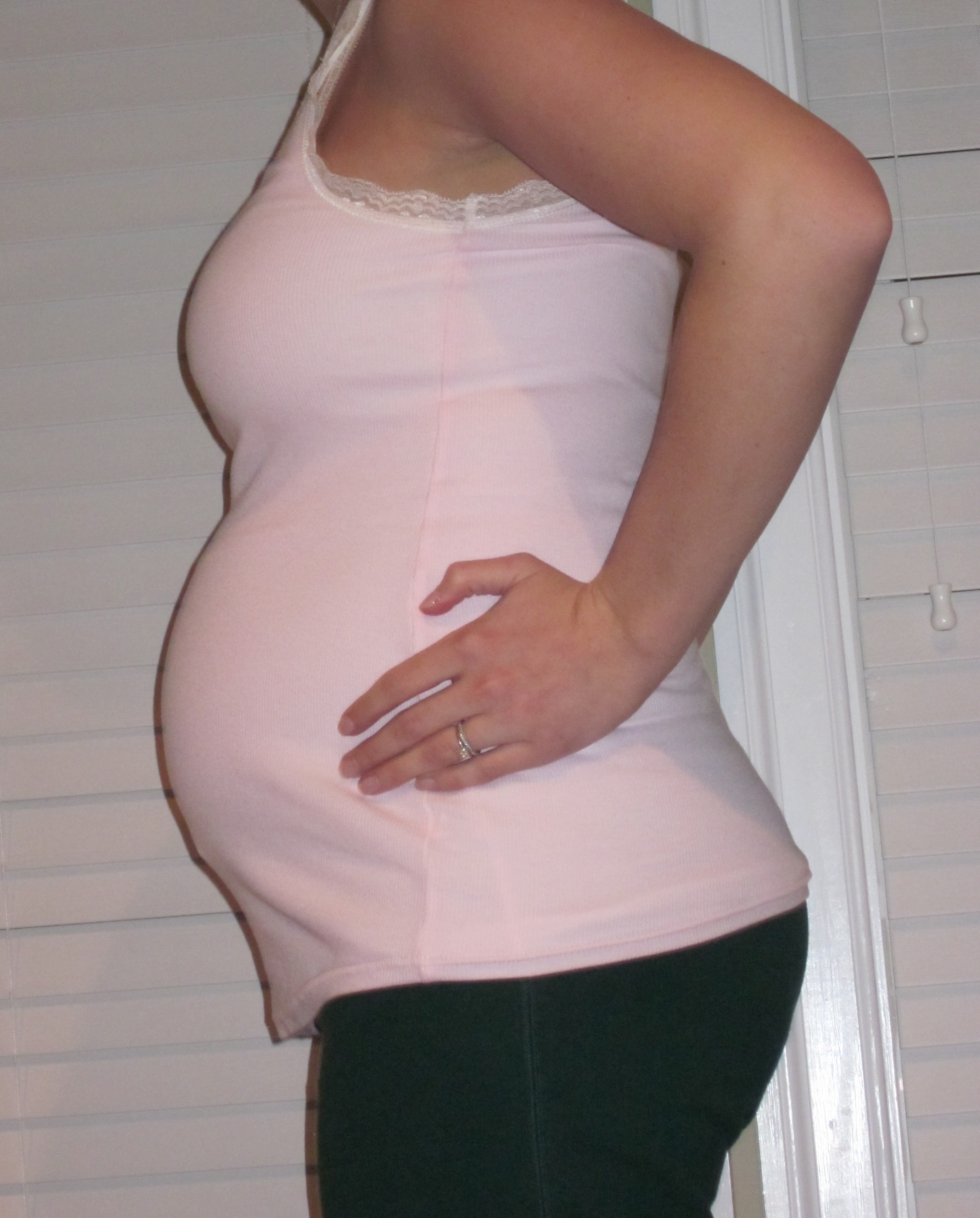 Беременность 21. 21 Неделя беременности. Живот на 21 неделе беременности. Живот на 21 акушерской неделе.